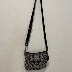 Crossbody Coach purse